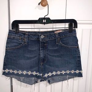 Customized Levi’s Shorts Daisy